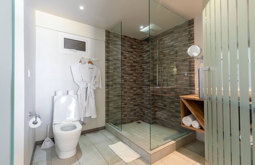 Blue Bay Hotel | Le Peninsula Bay Beach Resort