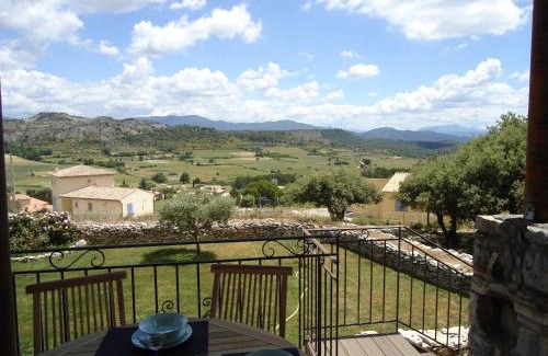 Chateauneuf-Val-Saint-Donat House | le petit coin de Noah