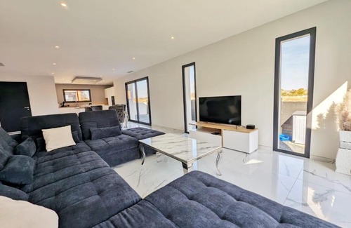 Saint-Jean-Lasseille Villa | Le Petit Dubaï