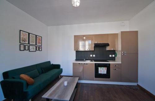 Saint-Andre-les-Vergers Apartment | Le Petit St André - Appt pour 4