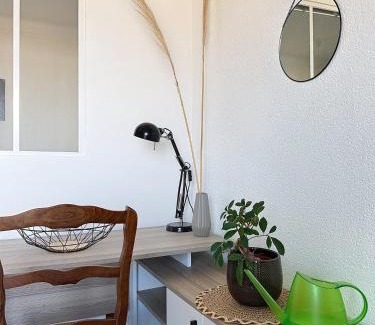 La Jetee Apartment | Le petit soleil - Vue Mer et bureau by Alto Service