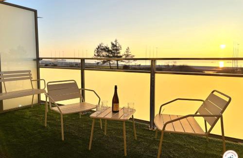 Saint-Martin-du-Littoral Apartment | Le Pop Art' - Terrasse Great Sea View and Parking