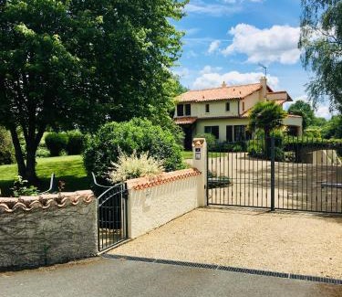 Saint-Aubin-le-Cloud Apartment | Le refuge des canards