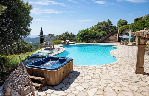 Ramatuelle Villa | Le Repaire. Vue mer à 180° sur Pampelonne, calme absolu.