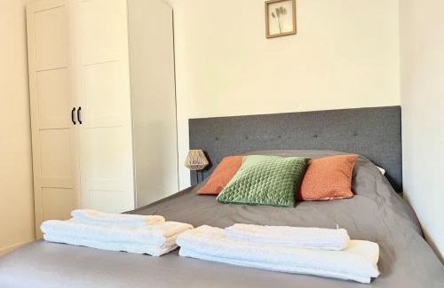 Poitiers Villa | Le St-Hilaire, House in the city center with patio with parking