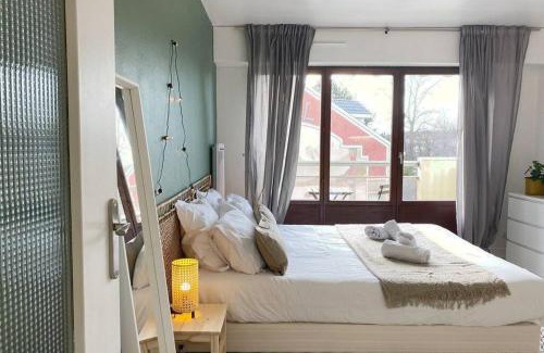 Annecy Apartment | Le Syrme 450m de la plage, balcon & parking