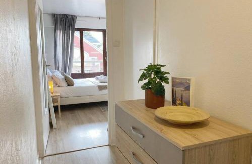 Annecy Apartment | Le Syrme 450m de la plage, balcon & parking