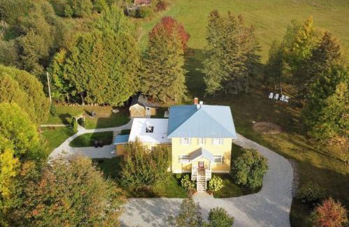 Hatley House | Le toit bleu