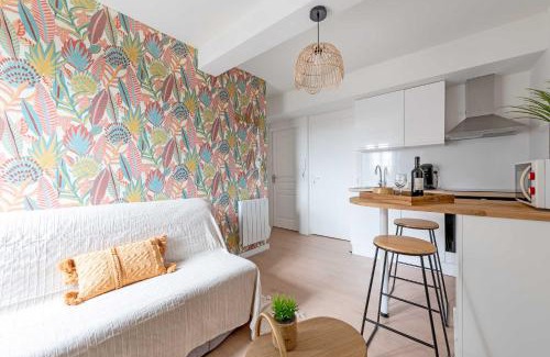 Mazamet Apartment | Le Tropical : T2 rénové Ambiance Cosy et Colorée