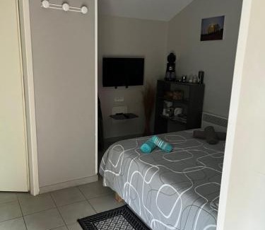 La Douze Apartment | Le vélo rouge