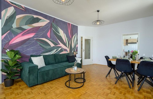 Schkeuditz Apartment | LE Vacation 3-Room-Apartment 67qm, Küche, Netflix, Free-TV