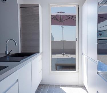 Cassis Apartment | Le Vallat vue mer cassis terrasse privative spa jacuzzi barbecue calanques