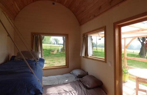 Saint-Hilaire-du-Maine Bed & Breakfast | le Vallon des 5 Roses