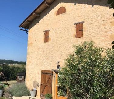 Le Buisson-de-Cadouin House | « Le Vieux Hangar » gîte à la ferme
