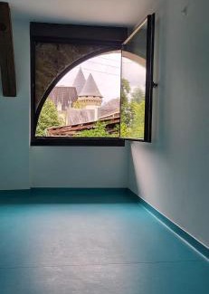 Limoges Apartment | Le voyage à travers les flots