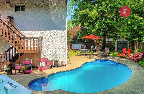 Sutton Condo | Le Zig-Zag du Mont Sutton / SPA Pool Fireplaces / Few meters from slopes!