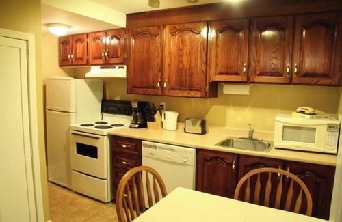 Waterford Valley Apartment | Leaside Executive Two-Bedroom Apartment