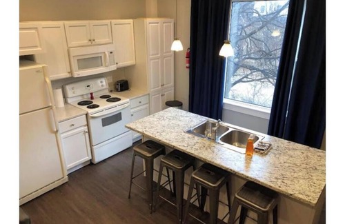 Waterford Valley Apartment | Leaside Executive Two-Bedroom Apartment