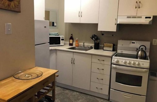 Waterford Valley Apartment | Leaside Executive Two-Bedroom Apartment