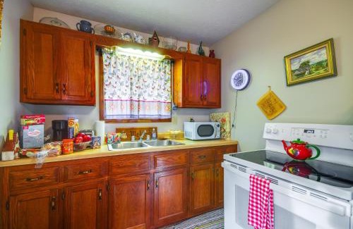 Lebanon Apartment | Lebanon Studio about 13 Mi to Bennett Springs!