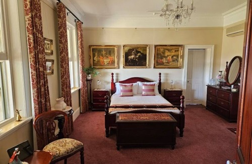 Leconfield Bed & Breakfast | Leconfield House heritage luxury hotels, views of the Hunter Valley, built 1872