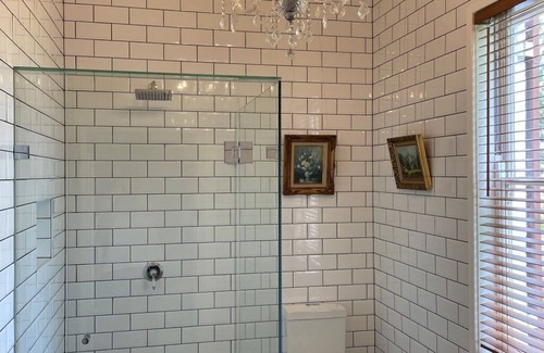 Leconfield Bed & Breakfast | Leconfield House heritage luxury hotels, views of the Hunter Valley, built 1872