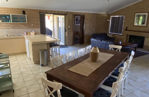 Ledge Point House | Ledge Point Beach House STRA6043N5EPUULDn6 minutes walk to the Ocean