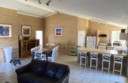 Ledge Point House | Ledge Point Beach House STRA6043N5EPUULDn6 minutes walk to the Ocean