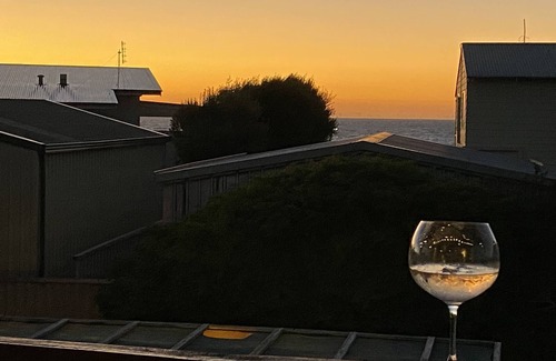 Ledge Point House | Ledge Point Beach House STRA6043N5EPUULDn6 minutes walk to the Ocean