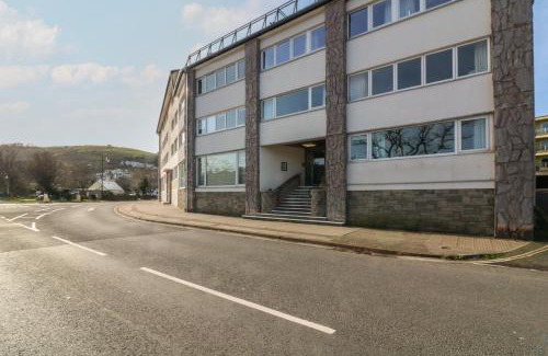 Dartmouth Apartment | Leeward