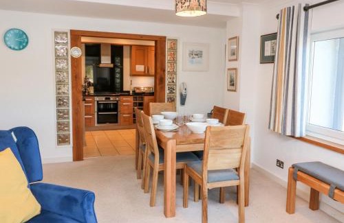 Dartmouth Apartment | Leeward