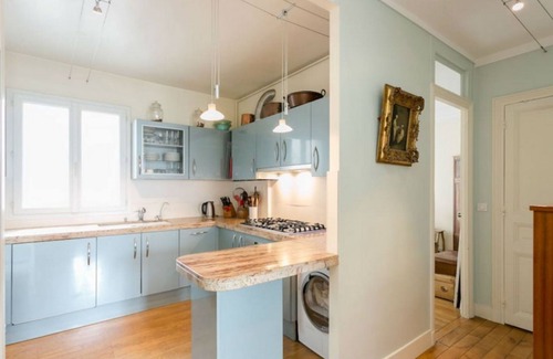 15th Arrondissement Apartment | Left Bank - Walk to Eiffel Tower - Safe and Authentic Neighborhood