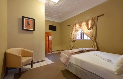 Greater Johannesburg Metropolitan Area Cabin | Legacy Guest Lodge