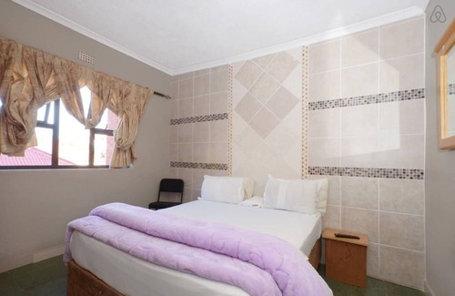 Greater Johannesburg Metropolitan Area Cabin | Legacy Guest Lodge