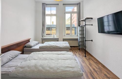 Zentrum-Sued Apartment | Leipzig Zentrum, Schnelles WLAN, TVs in allen 5 Zimmern, Self-Check-in, 5 Riesige Zimmer für große Gruppen, Aufzug