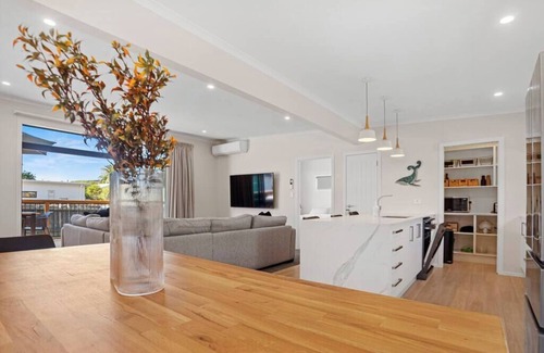 Waihi Beach House | Leisure on Leo Summar