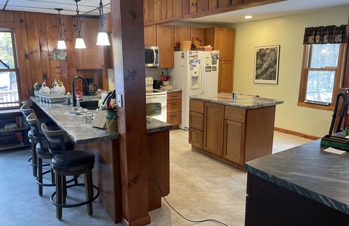 Sarona House | Lemens Lodge Sportsman & Family Lodge on Long Lake-Sleeps 12 - Open all Seasons