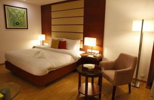 Manapakkam Hotel | Lemon Tree Hotel Shimona