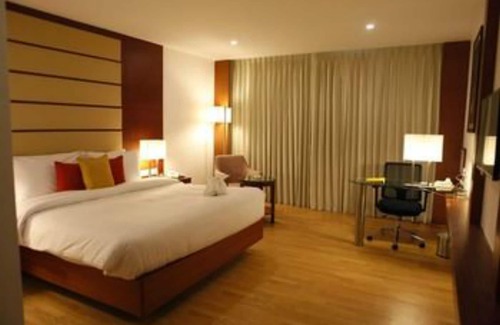 Manapakkam Hotel | Lemon Tree Hotel Shimona