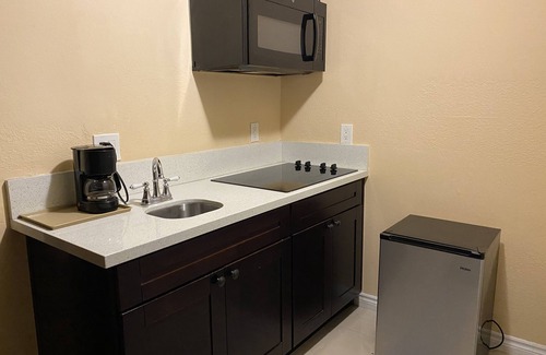 Northeast Anaheim Hotel | Lemon Tree Hotel & Suites Anaheim