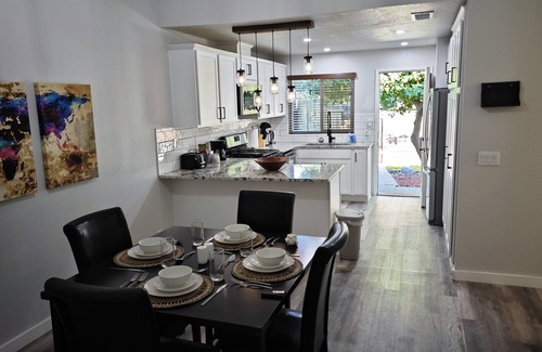 Davis House | Lemontree House: Chic Davis 3BR Gem near UC Davis