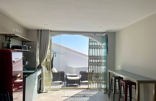 Maro Hotel | Leo's Smile House by VG