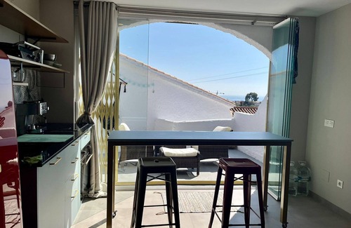 Maro Hotel | Leo's Smile House by VG