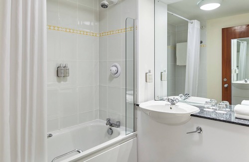 Dyce Hotel | Leonardo Inn Aberdeen Airport