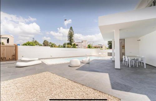 Su Forti House | Leonida's Room pool and Jacuzzi