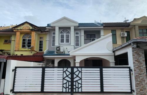 Bandar Indera Mahkota House | LEPAK-LEPAK HOMESTAY @ INDERA MAHKOTA