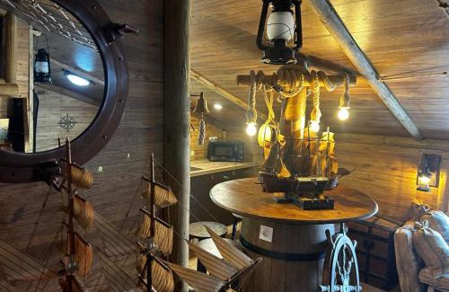 Sainte-Marie-la-Mer House | Les Chambres de Paulette Chambres à Thème Jack Sparrow