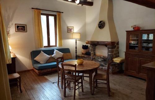 Saint-Julien-d'Arpaon House | Les Copains a Bord - gites