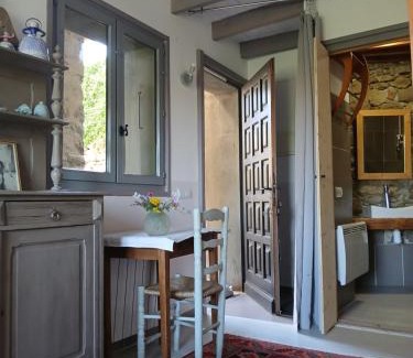Eyne House | les deux clochers ,chambre d hotes