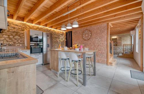 Caraman House | Les Echaunes